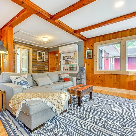 Villa Pet-Friendly Wilmington Retreat With Hot Tub!